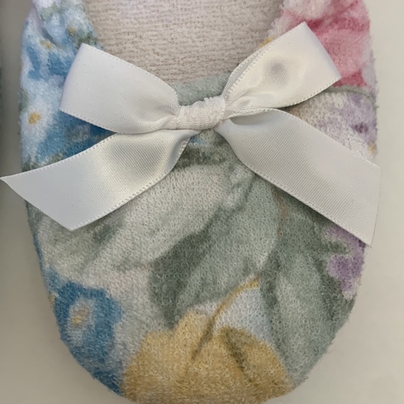 ⭐️LAST CHANCE ITEM⭐️ Floral Ballet Style Slippers with Satin Bows 🆕 - Picture 3 of 9